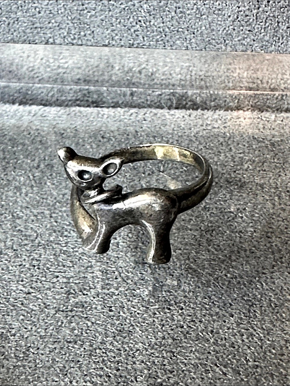 Cat Motif Ring in Silver